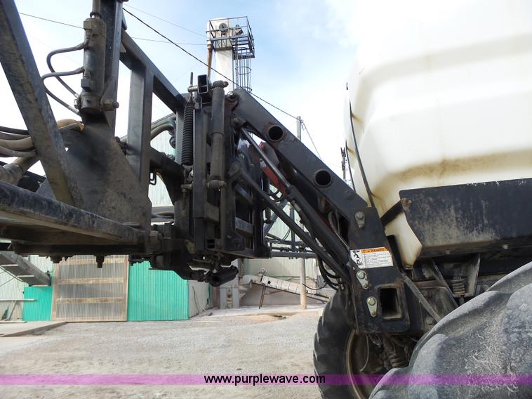 image for item L7124 2005 SpraCoupe 7650 self-propelled sprayer