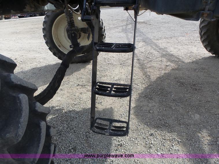 image for item L7124 2005 SpraCoupe 7650 self-propelled sprayer
