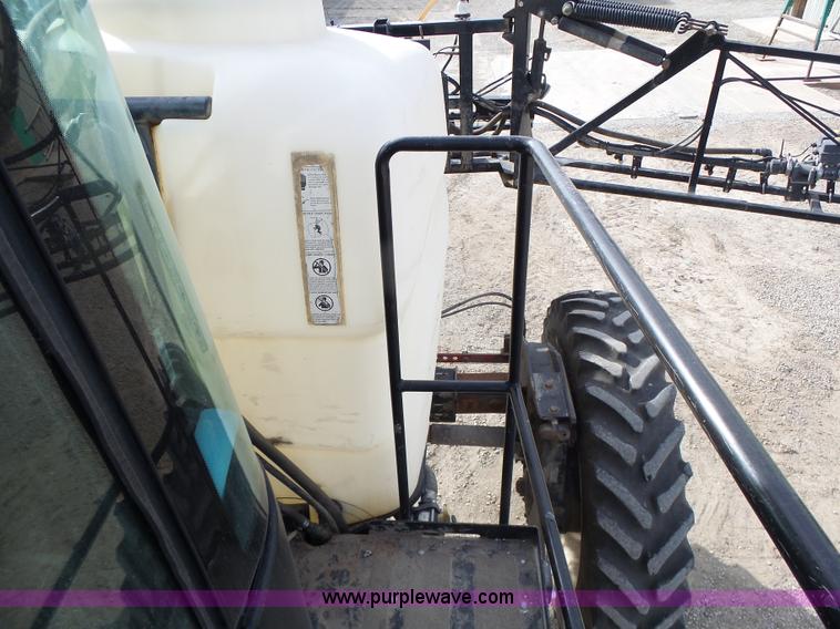 image for item L7124 2005 SpraCoupe 7650 self-propelled sprayer