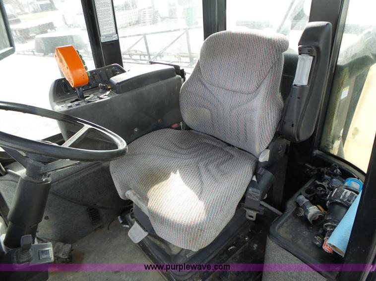 image for item L7124 2005 SpraCoupe 7650 self-propelled sprayer