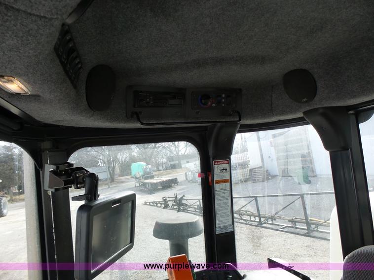 image for item L7124 2005 SpraCoupe 7650 self-propelled sprayer