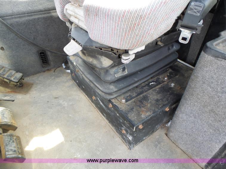 image for item L7124 2005 SpraCoupe 7650 self-propelled sprayer