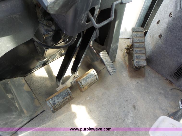 image for item L7124 2005 SpraCoupe 7650 self-propelled sprayer