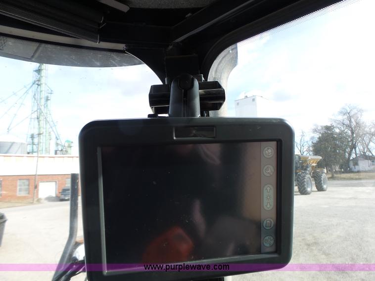 image for item L7124 2005 SpraCoupe 7650 self-propelled sprayer