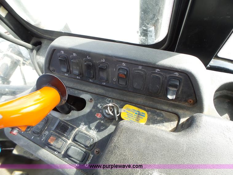 image for item L7124 2005 SpraCoupe 7650 self-propelled sprayer