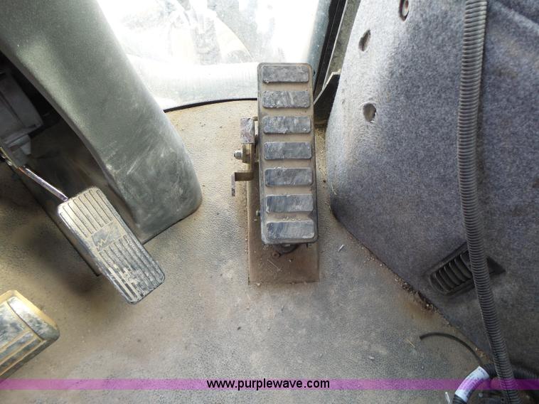 image for item L7124 2005 SpraCoupe 7650 self-propelled sprayer