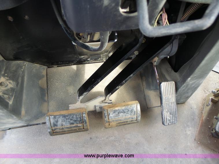 image for item L7124 2005 SpraCoupe 7650 self-propelled sprayer