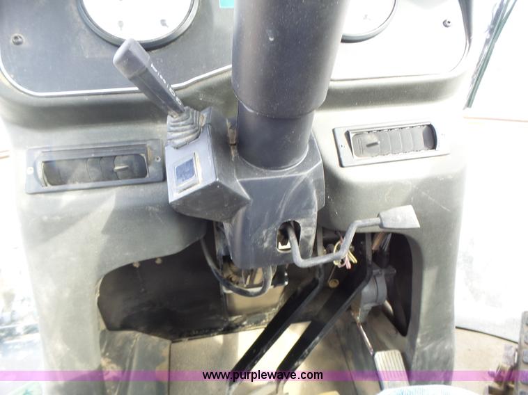 image for item L7124 2005 SpraCoupe 7650 self-propelled sprayer