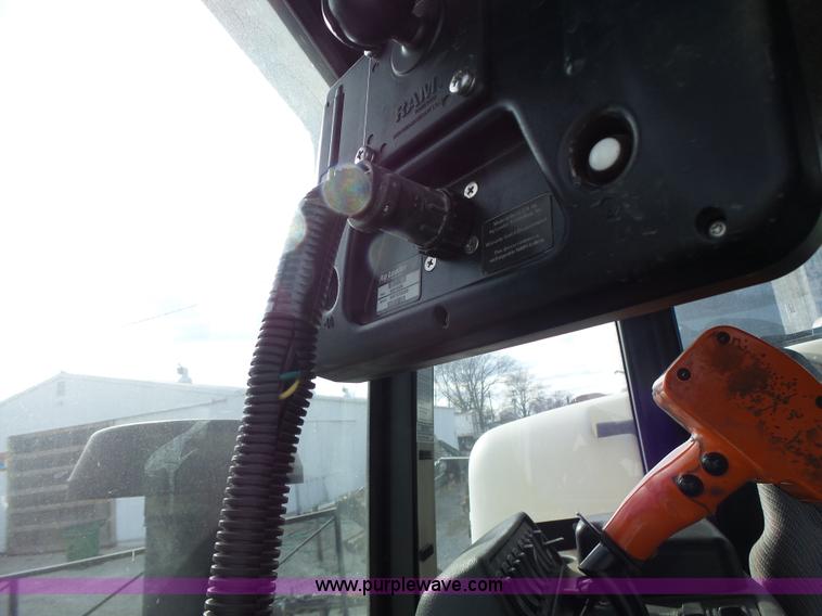 image for item L7124 2005 SpraCoupe 7650 self-propelled sprayer