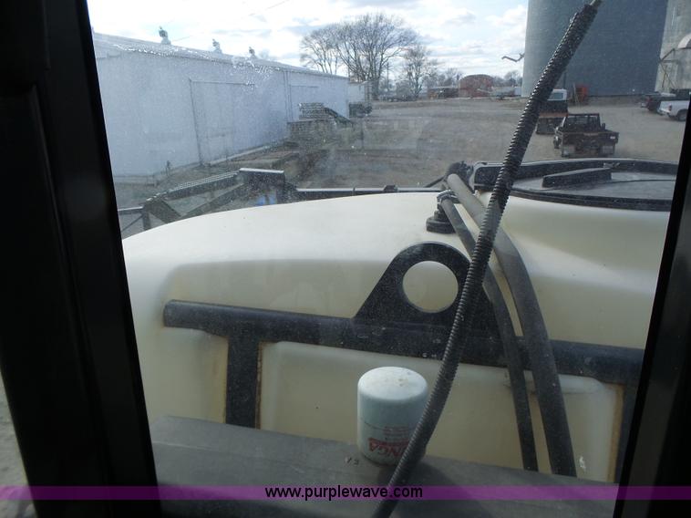 image for item L7124 2005 SpraCoupe 7650 self-propelled sprayer