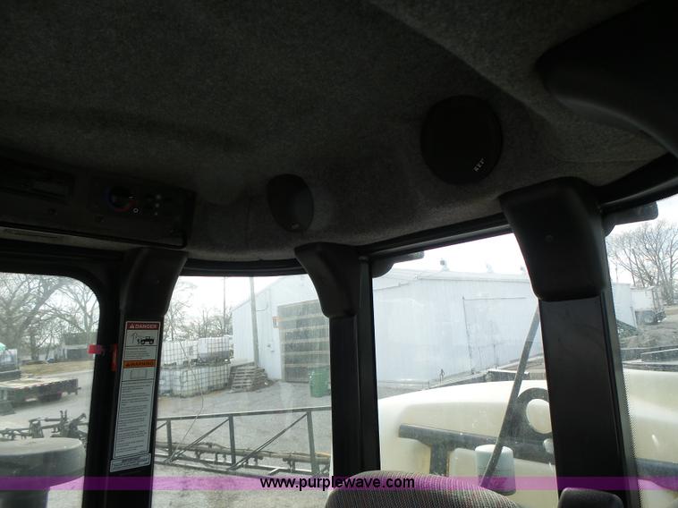 image for item L7124 2005 SpraCoupe 7650 self-propelled sprayer