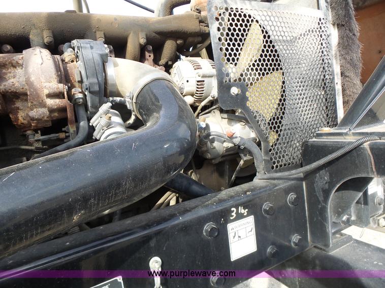 image for item L7124 2005 SpraCoupe 7650 self-propelled sprayer