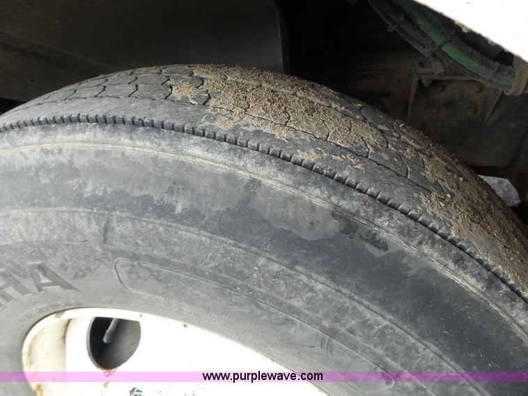 image for item L7125 1991 Volvo WG flatbed truck