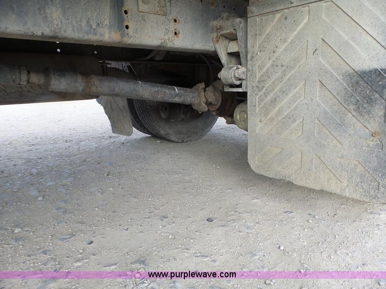 image for item L7125 1991 Volvo WG flatbed truck