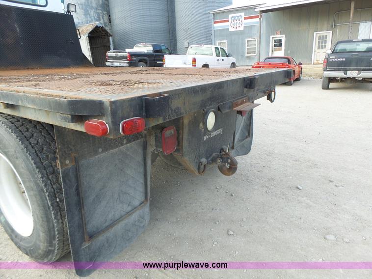 image for item L7125 1991 Volvo WG flatbed truck