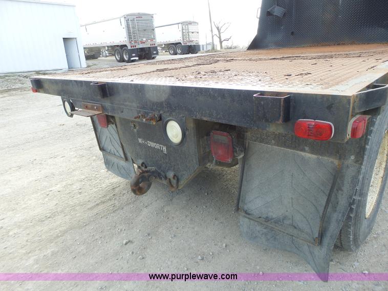 image for item L7125 1991 Volvo WG flatbed truck