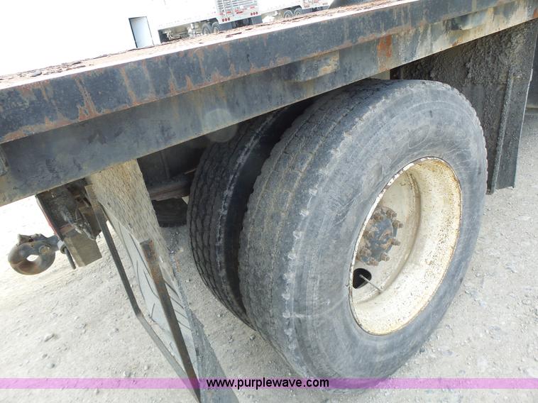 image for item L7125 1991 Volvo WG flatbed truck