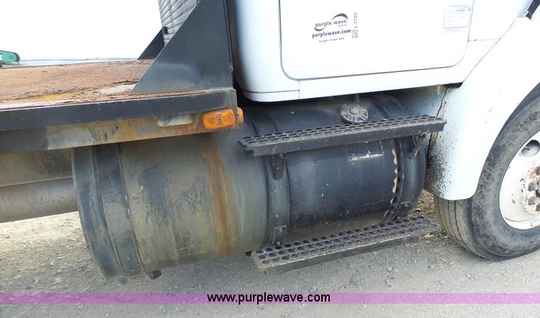 image for item L7125 1991 Volvo WG flatbed truck