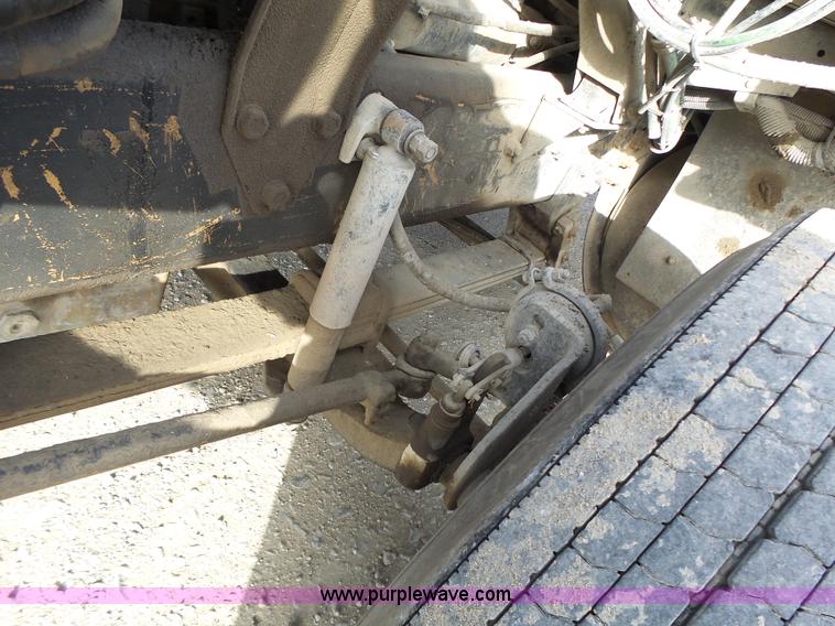 image for item L7125 1991 Volvo WG flatbed truck