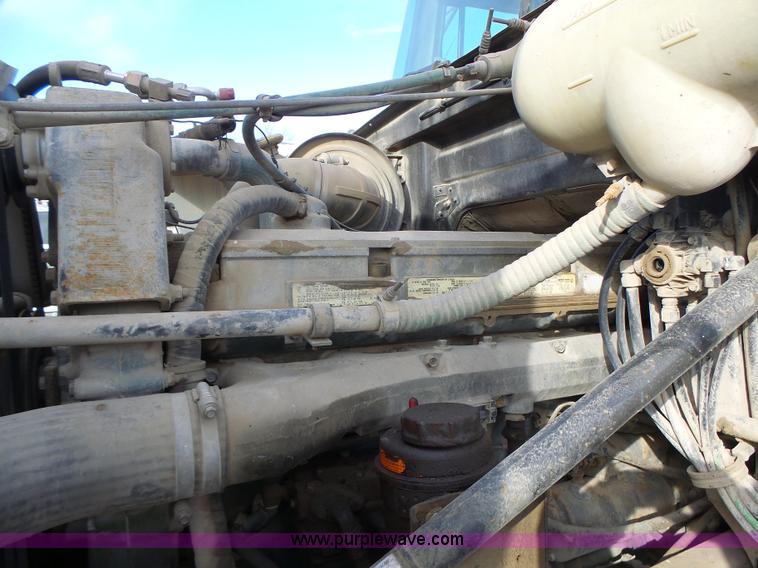 image for item L7125 1991 Volvo WG flatbed truck