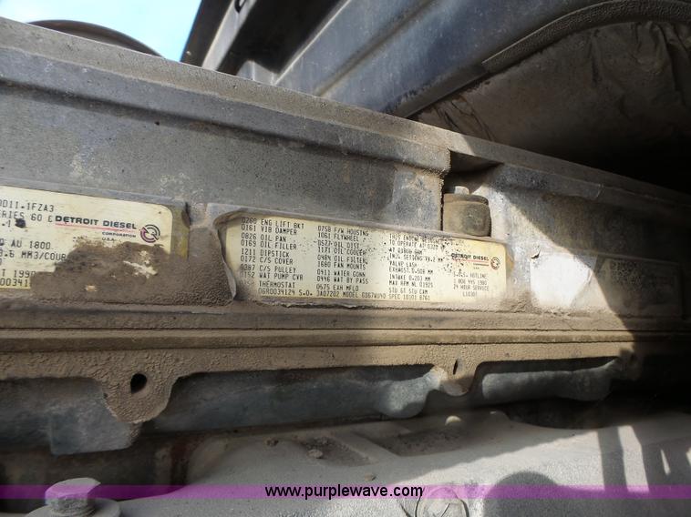 image for item L7125 1991 Volvo WG flatbed truck