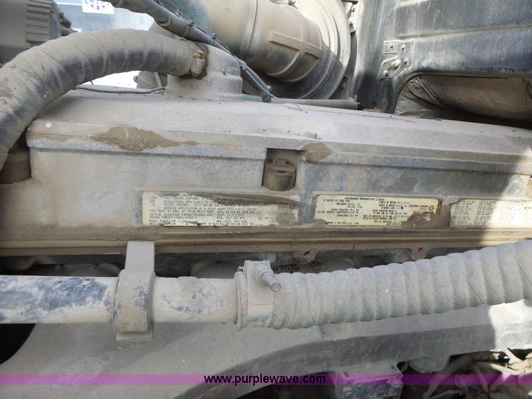 image for item L7125 1991 Volvo WG flatbed truck