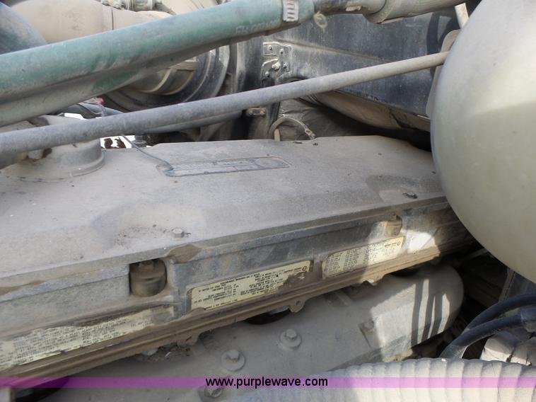 image for item L7125 1991 Volvo WG flatbed truck