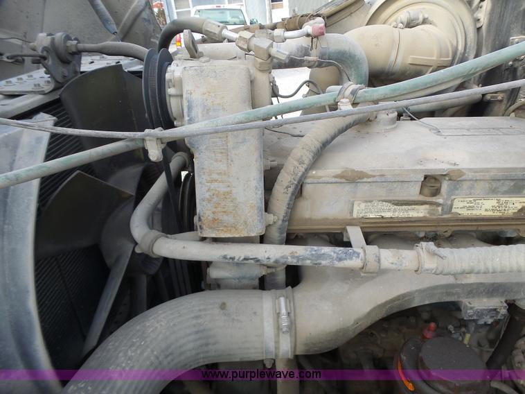 image for item L7125 1991 Volvo WG flatbed truck