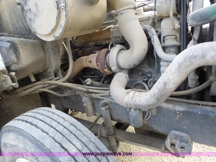 image for item L7125 1991 Volvo WG flatbed truck