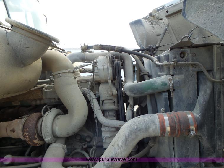 image for item L7125 1991 Volvo WG flatbed truck