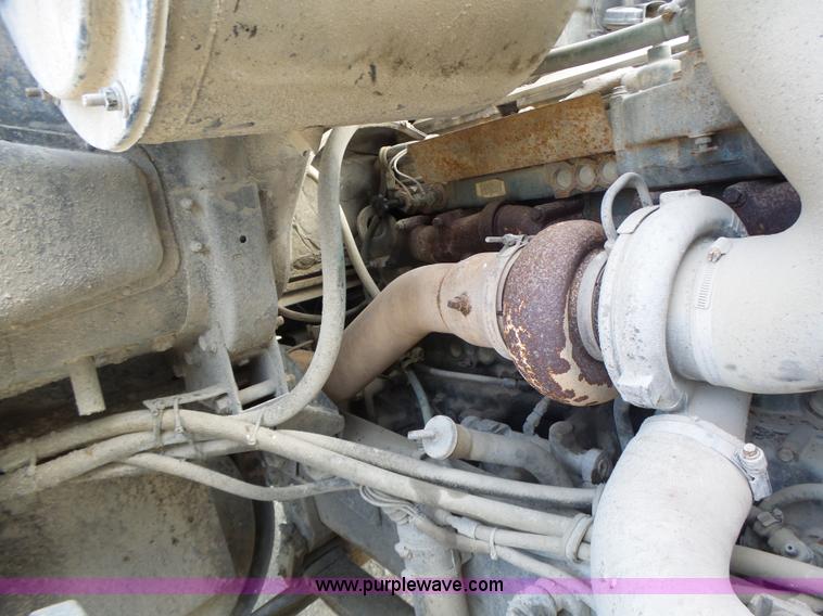 image for item L7125 1991 Volvo WG flatbed truck