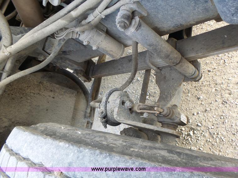 image for item L7125 1991 Volvo WG flatbed truck