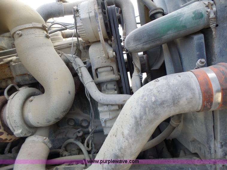 image for item L7125 1991 Volvo WG flatbed truck