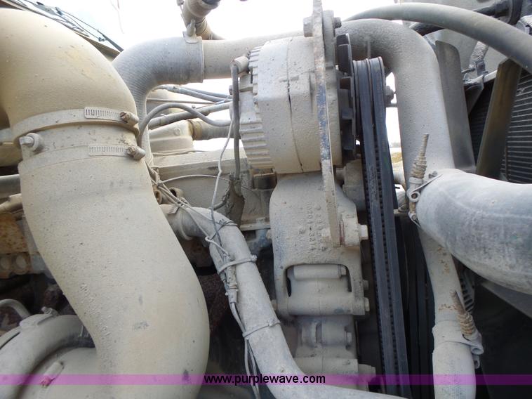 image for item L7125 1991 Volvo WG flatbed truck