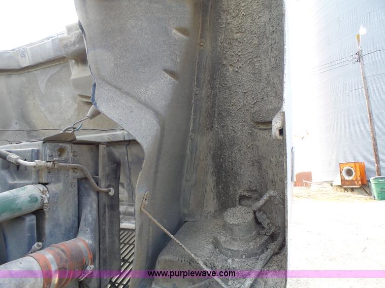 image for item L7125 1991 Volvo WG flatbed truck