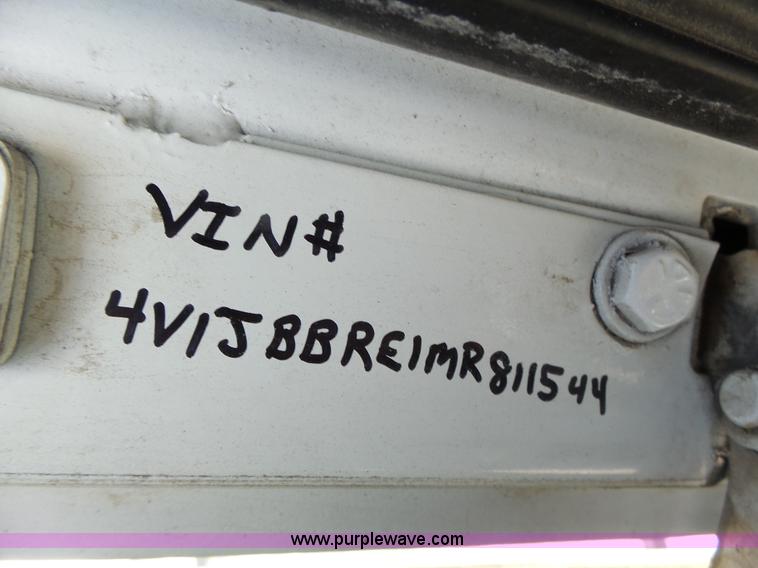 image for item L7125 1991 Volvo WG flatbed truck