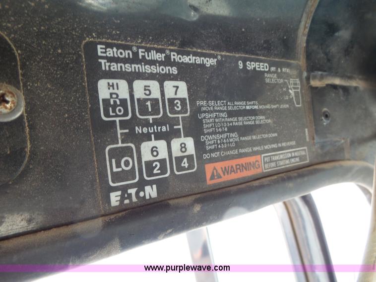 image for item L7125 1991 Volvo WG flatbed truck