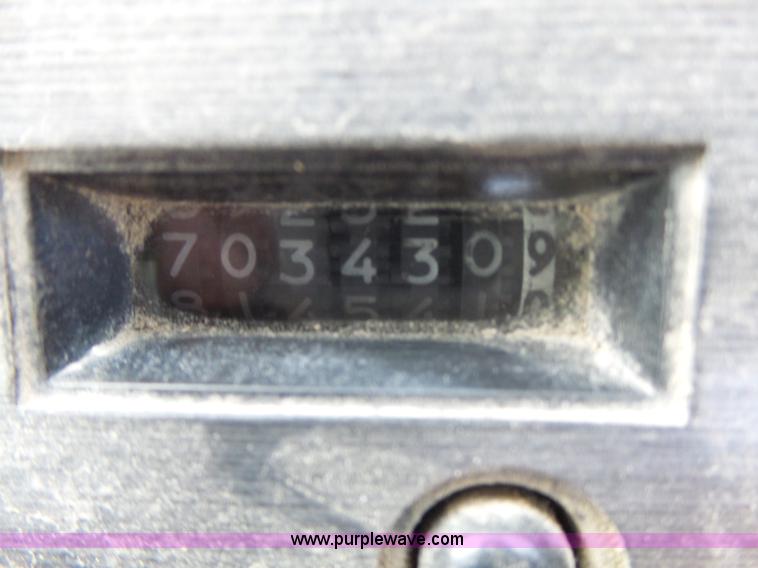 image for item L7125 1991 Volvo WG flatbed truck