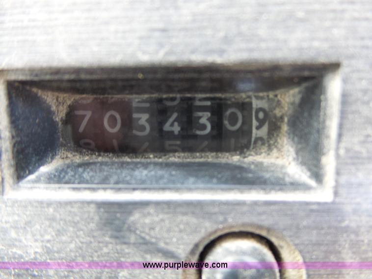 image for item L7125 1991 Volvo WG flatbed truck