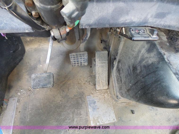 image for item L7125 1991 Volvo WG flatbed truck