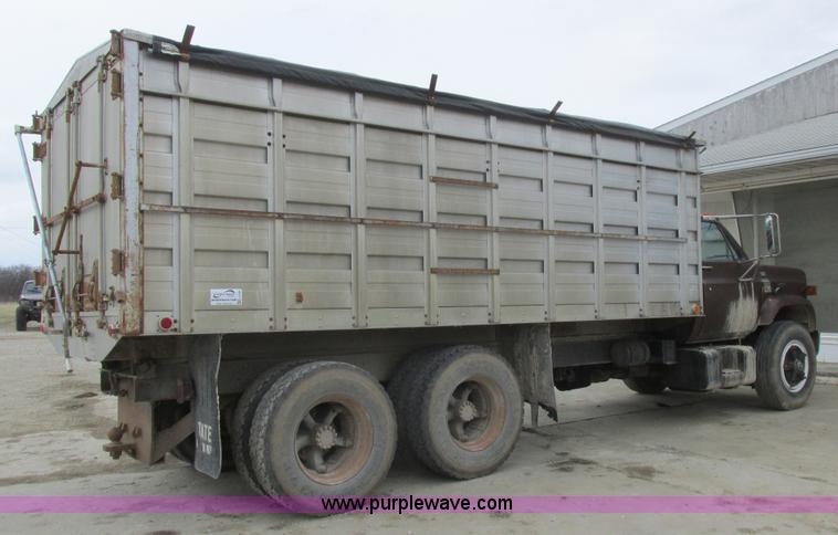 image for item L7149 1979 Chevrolet C70 grain truck