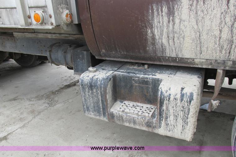 image for item L7149 1979 Chevrolet C70 grain truck