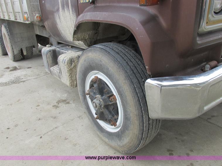 image for item L7149 1979 Chevrolet C70 grain truck