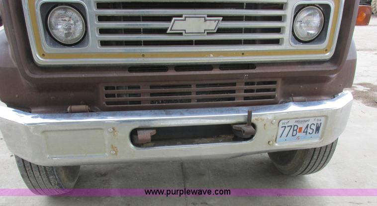 image for item L7149 1979 Chevrolet C70 grain truck