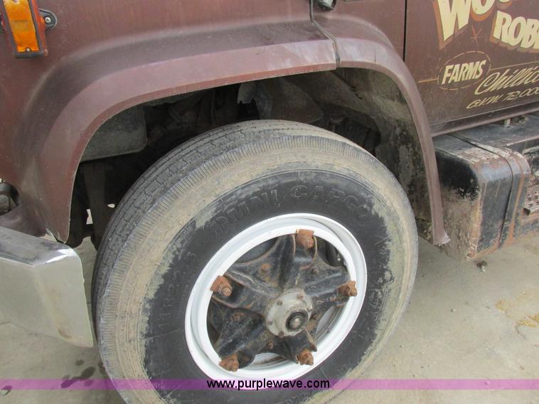 image for item L7149 1979 Chevrolet C70 grain truck