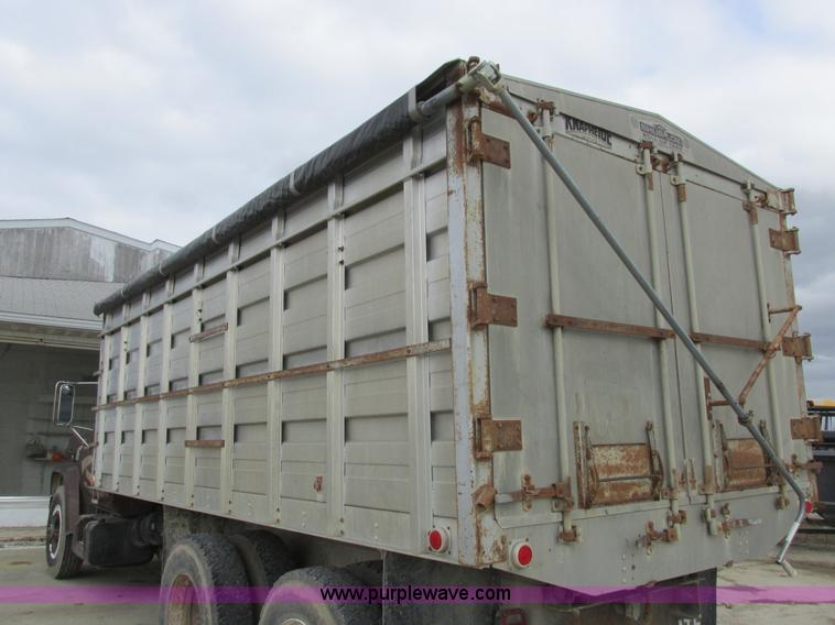 image for item L7149 1979 Chevrolet C70 grain truck