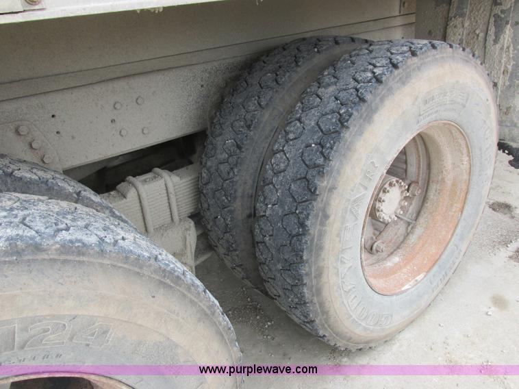 image for item L7149 1979 Chevrolet C70 grain truck