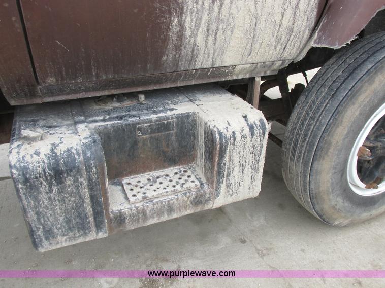 image for item L7149 1979 Chevrolet C70 grain truck