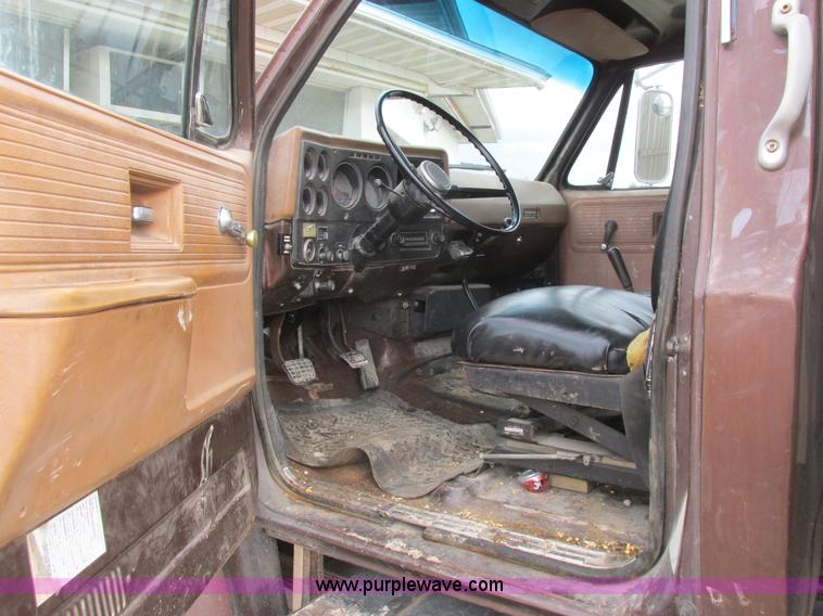 image for item L7149 1979 Chevrolet C70 grain truck