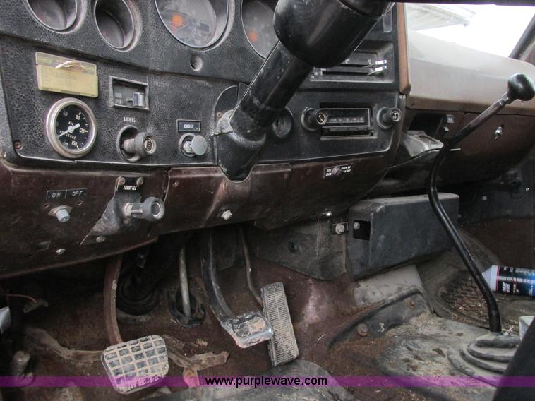 image for item L7149 1979 Chevrolet C70 grain truck